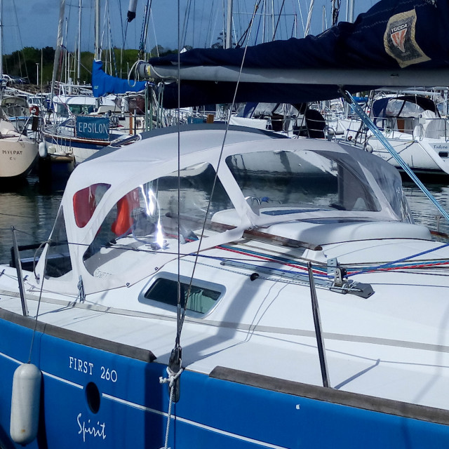 Purchase Spray Hood Bénéteau First 260 Spirit